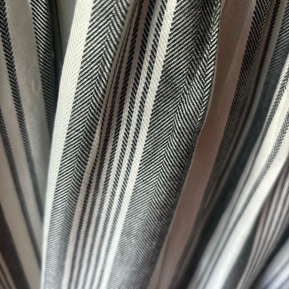 AND dress. - Picture 4 of 6